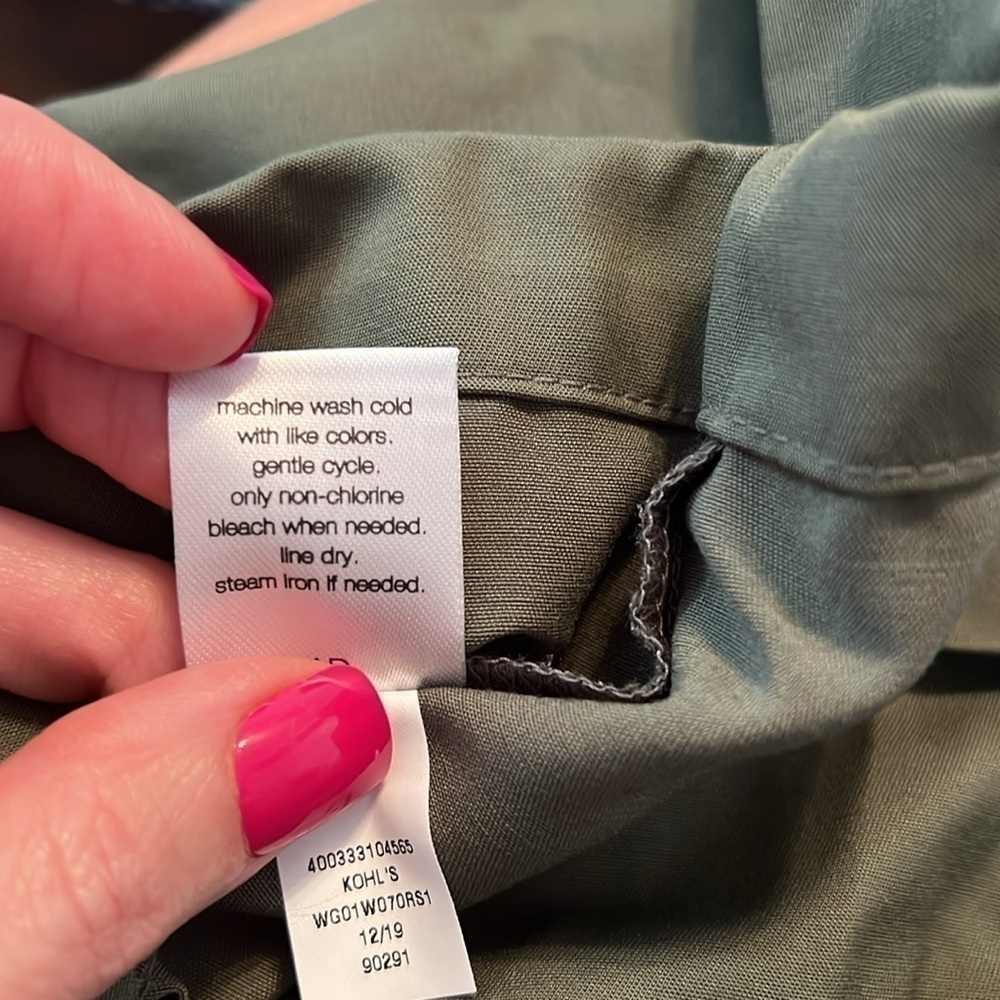 Elizabeth and James || NWT|| High Waisted Pleated Belted Shorts - Picture 16 of 16